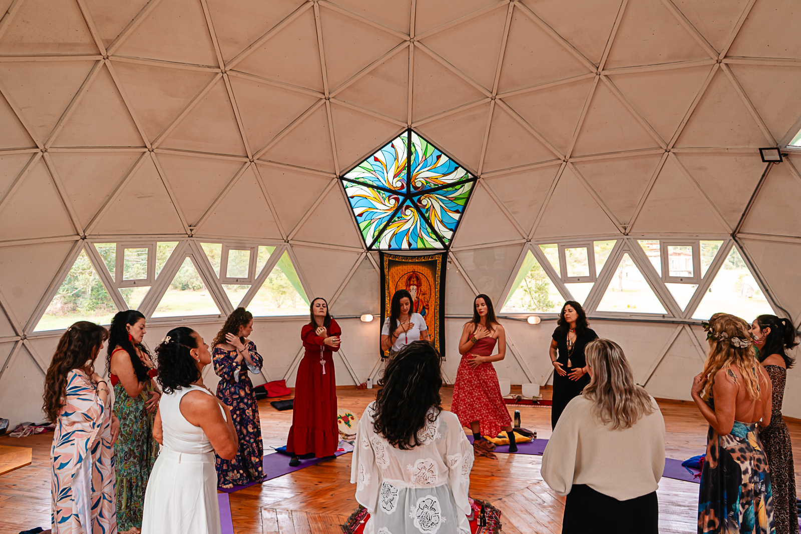 Cerimônia sagrada no templo com mandala